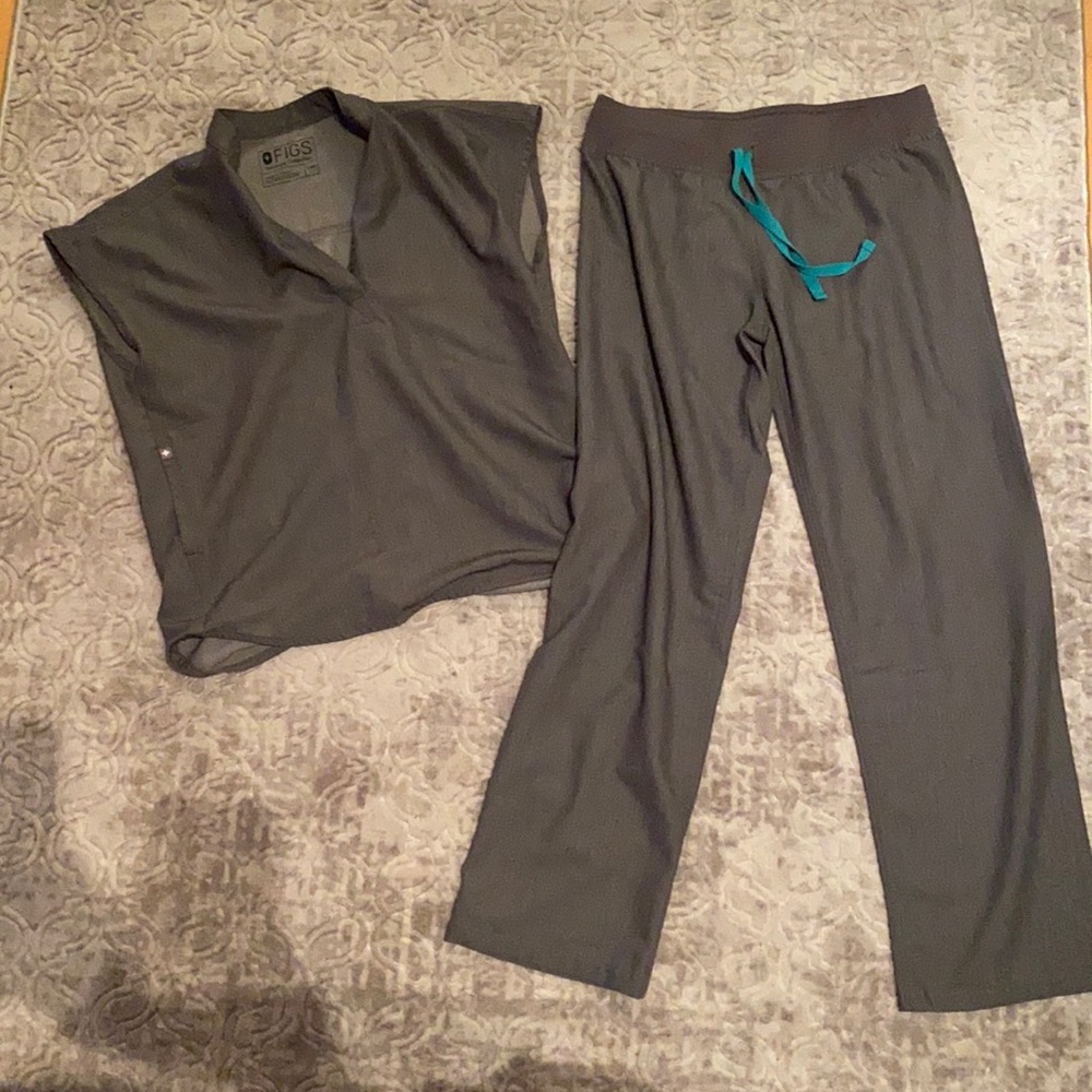 Figs petite small basic bottoms in heather gray